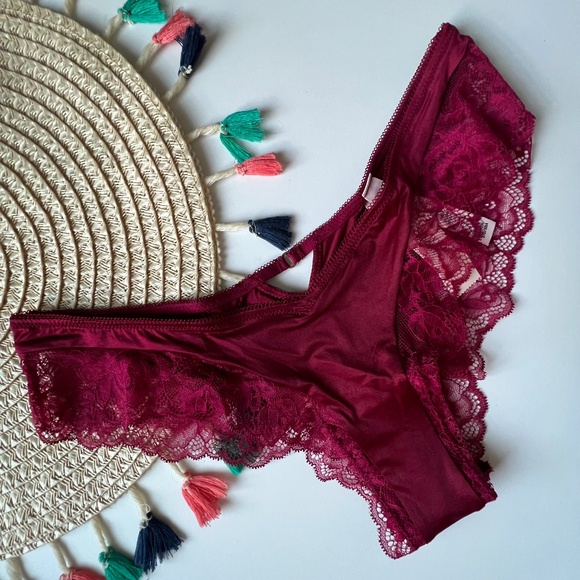 Victoria's Secret Rose Lace-Trim High-Leg Thong Panty Campari Red S NEW - Picture 1 of 3